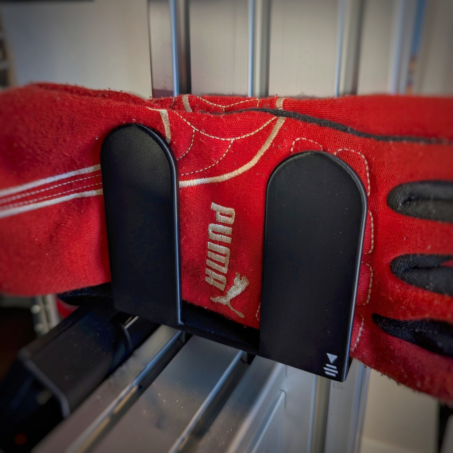 Supporto Guanti Simracing | Cockpit Profilo in Alluminio