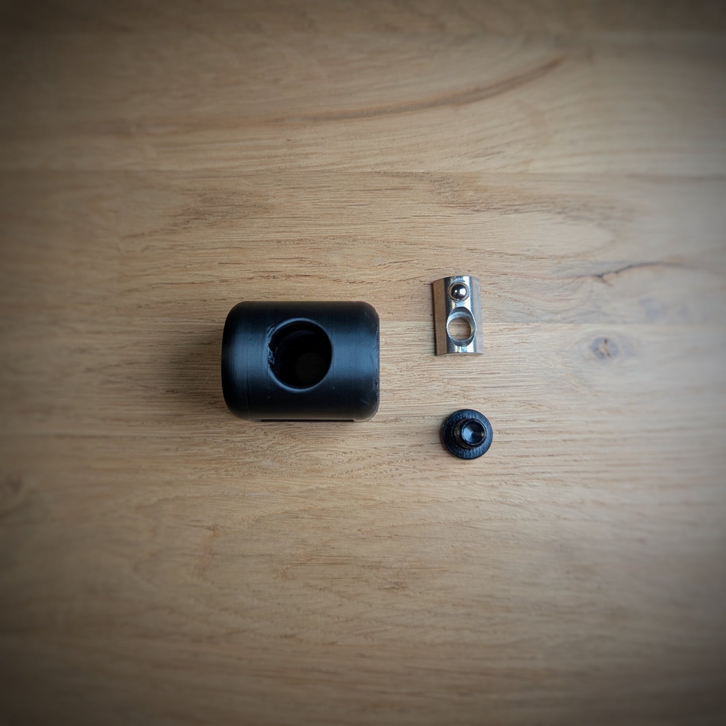 Bike glasses storage mount for wall organization. Modular XavLab mounting, compatible with road, MTB and triathlon glasses. Compact, durable and made in France.