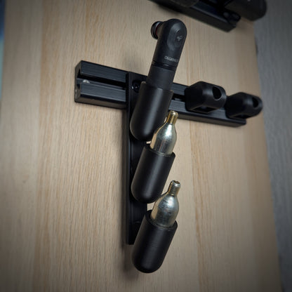 Uchwyt do przechowywania pompki rowerowej i nabojów CO₂